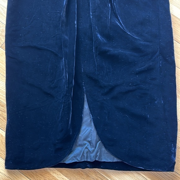 Valentino Boutique Black Front Slit Velvet Skirt - Picture 4 of 11